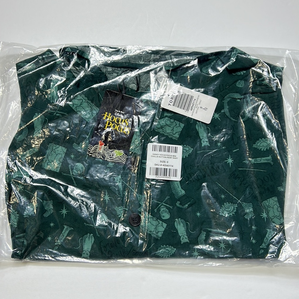 TORRID SKIRT Disney Hocus Pocus Mini Challis Elastic Teal Pockets NWT 0 L 12 - Picture 2 of 5